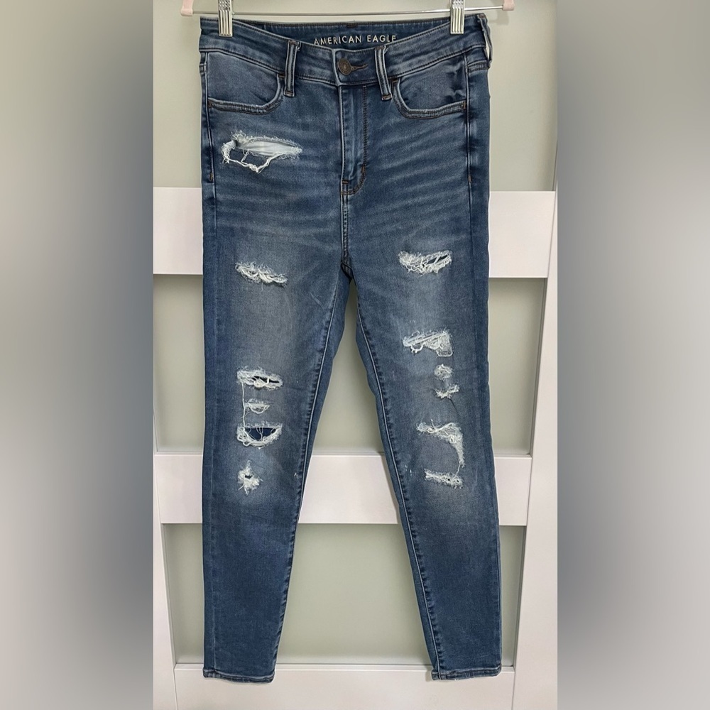🍂😍 American Eagle Outfitters Distressed Blue Jeggings